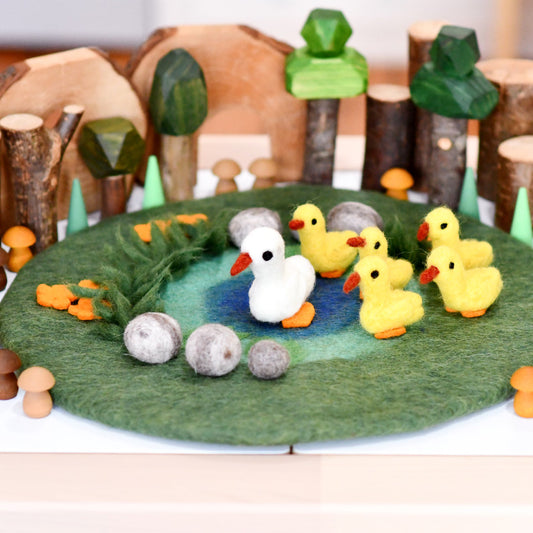 5 Little Ducks Playscape / Duck Pond with 6 Ducks Felt Play Mat / Waldorf Inspired Play / Made from Wool Felt
