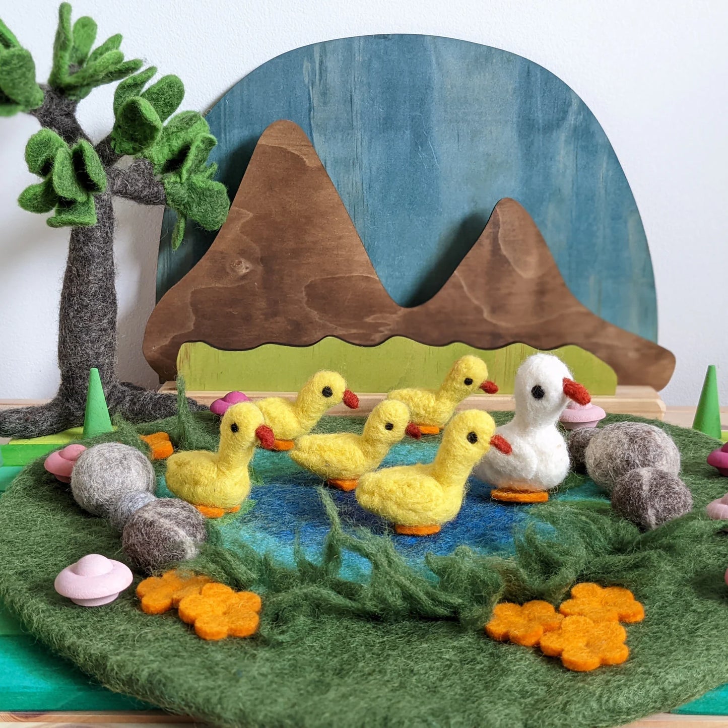 5 Little Ducks Playscape / Duck Pond with 6 Ducks Felt Play Mat / Waldorf Inspired Play / Made from Wool Felt