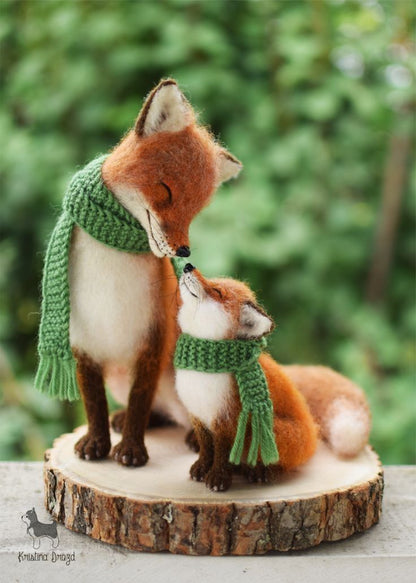 Handmade Felt Fox Family Figurine – Natural Wool Christmas Decor
