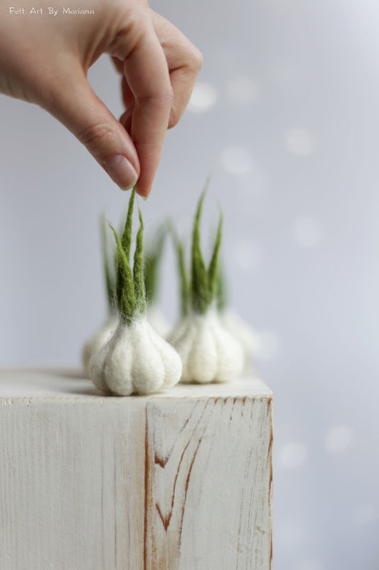 Handmade Needle Felted Garlic Bulb Figurine – Wool Artificial Vegetable Kitchen & Play Food Decor(PACK OF 3)