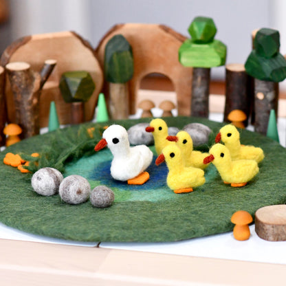 5 Little Ducks Playscape / Duck Pond with 6 Ducks Felt Play Mat / Waldorf Inspired Play / Made from Wool Felt
