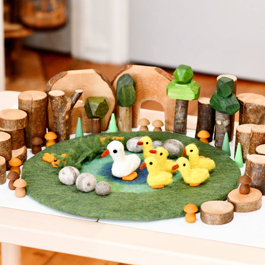 5 Little Ducks Playscape / Duck Pond with 6 Ducks Felt Play Mat / Waldorf Inspired Play / Made from Wool Felt