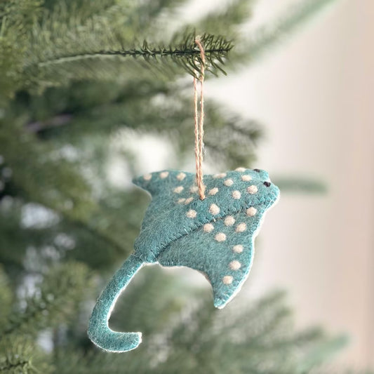 Felt Stingray Ornament with Hemp String, Sea Animal Christmas Decor, Biodegradable Ornament, Ocean Theme Ornaments, Gift Topper