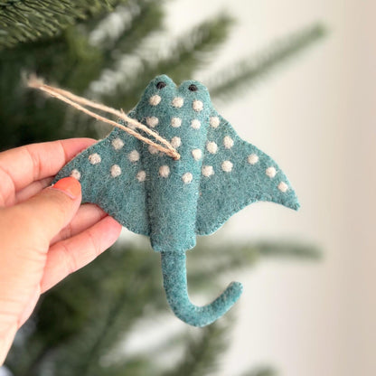 Felt Stingray Ornament with Hemp String, Sea Animal Christmas Decor, Biodegradable Ornament, Ocean Theme Ornaments, Gift Topper