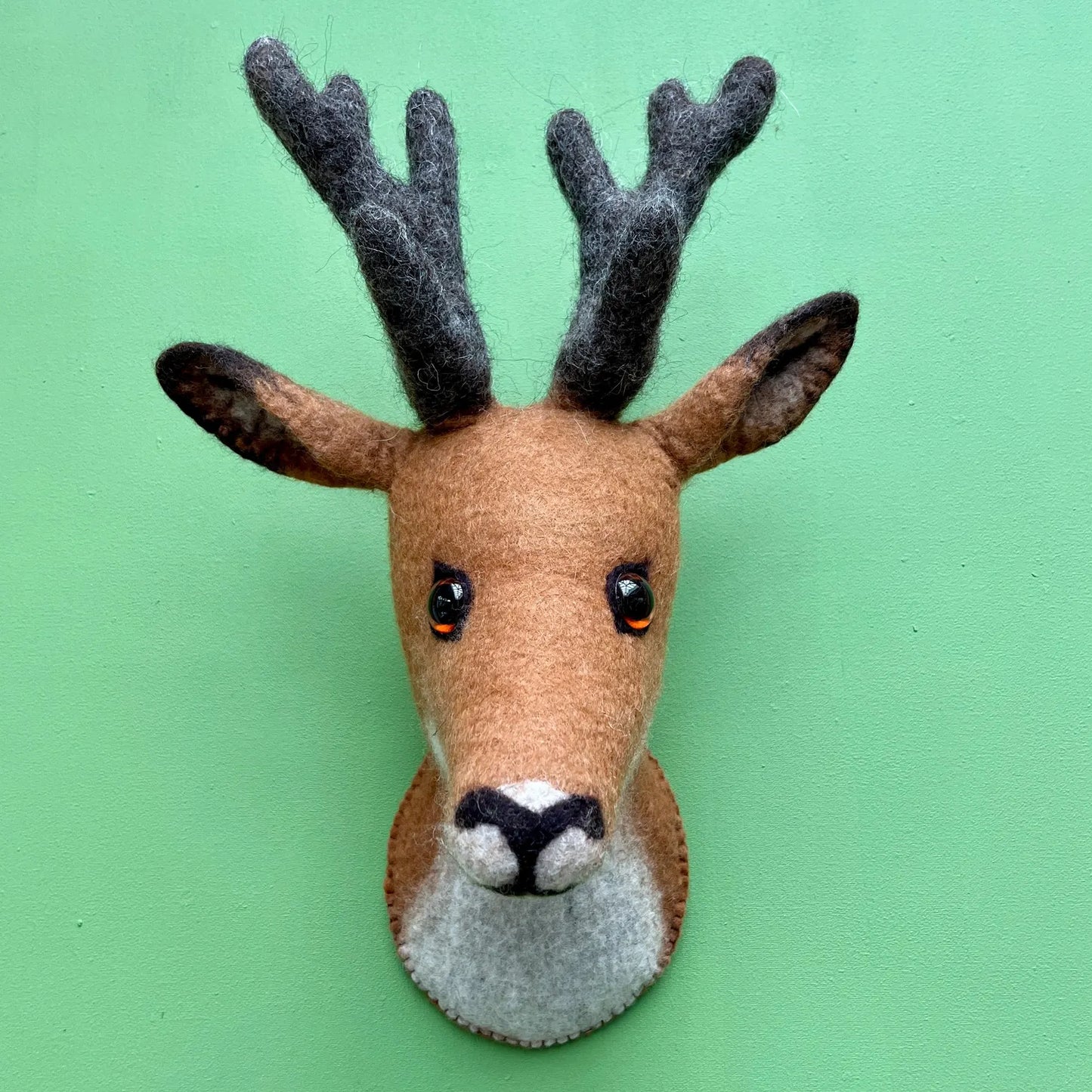 Deer's head, handmade felted wallhanging/interior design/homedecoration/children's room/hunting trophy/animalfriendly/pure wool
