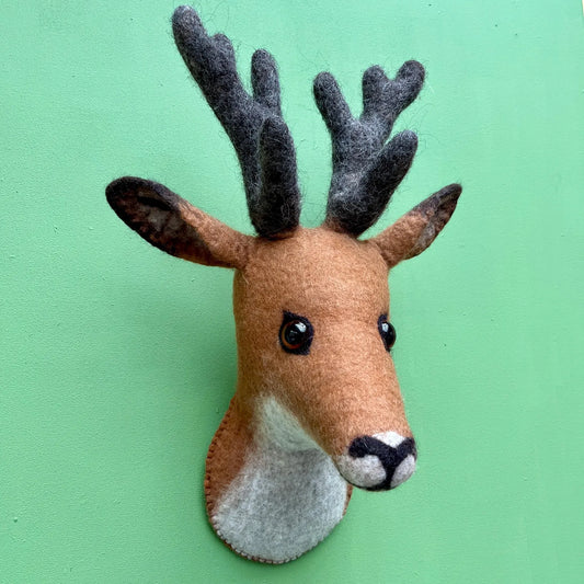 Deer's head, handmade felted wallhanging/interior design/homedecoration/children's room/hunting trophy/animalfriendly/pure wool