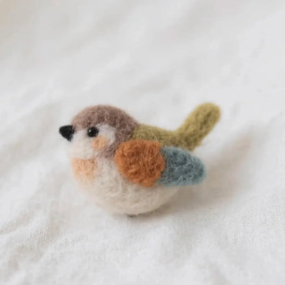 Handmade Felt Bird Figurine – Cute Wool Bird Ornament, Home Decor Display, Cozy Tabletop Decoration, Creative Gift for Holidays